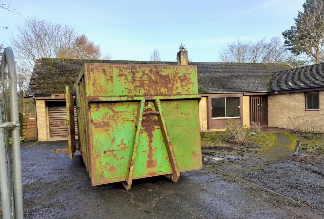 40-yard RoRo skip container hire in the Linlithgow area