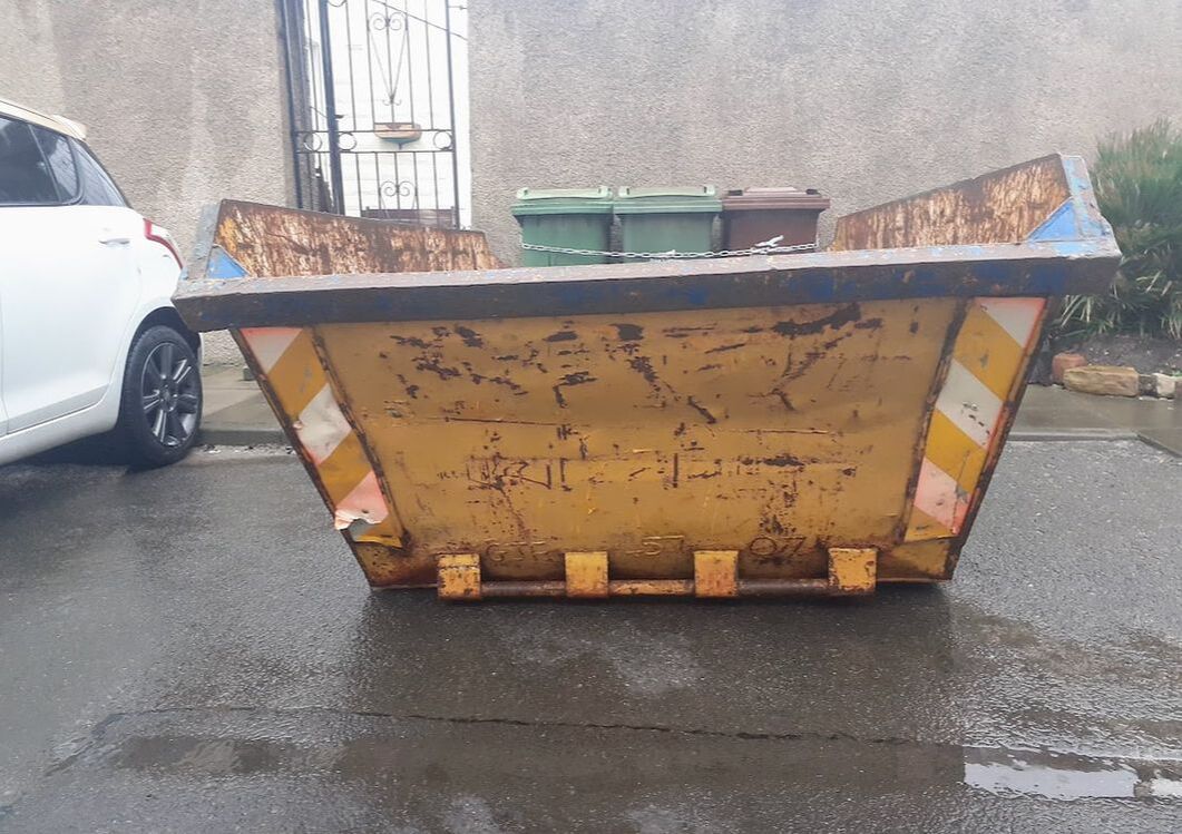 4-yard skip hire in Edinburgh, click here for 4-yard skip hire prices and delivery availability in the Edinburgh area, click here