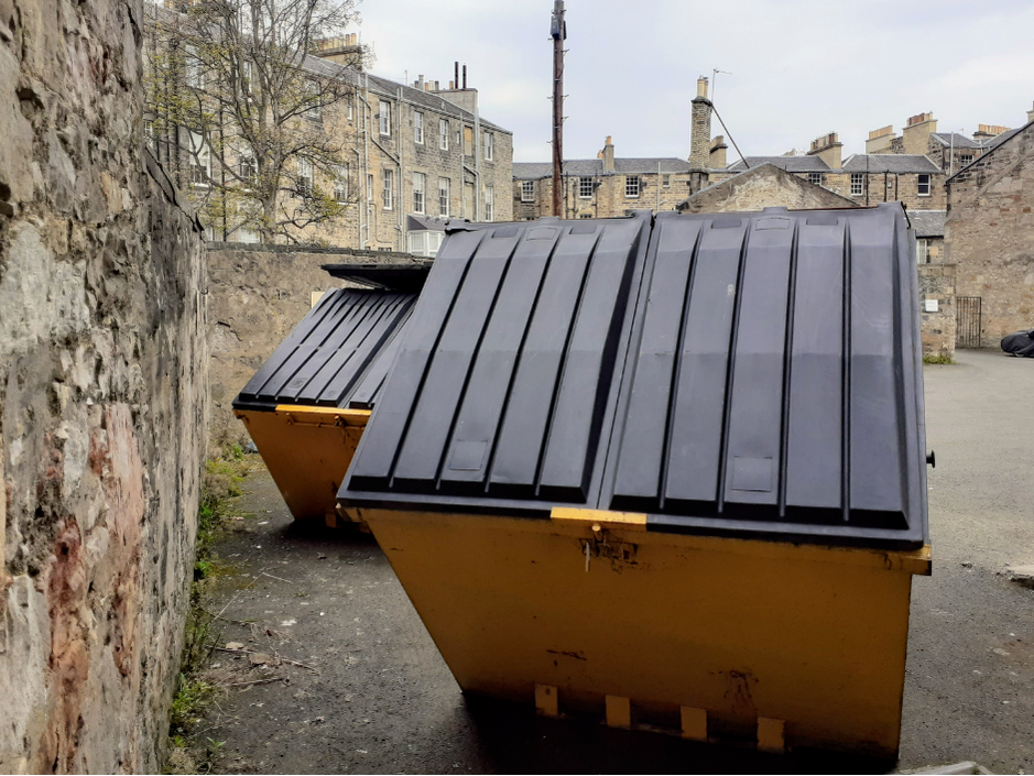 Enclosed and Lockable skip hire in Edinburgh, click here for enclosed skip hire prices and delivery availability in the Edinburgh area
